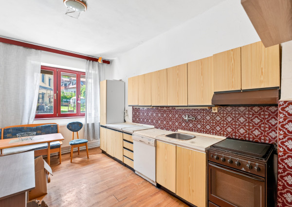 Rozsiahly rodinný dom s garážou + útulný apartmán Gelnica 🏡