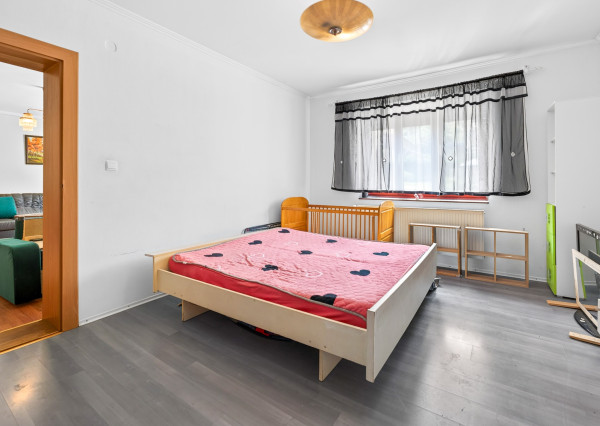 Rozsiahly rodinný dom s garážou + útulný apartmán Gelnica 🏡