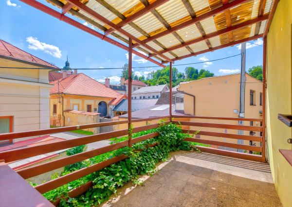 Rozsiahly rodinný dom s garážou + útulný apartmán Gelnica 🏡