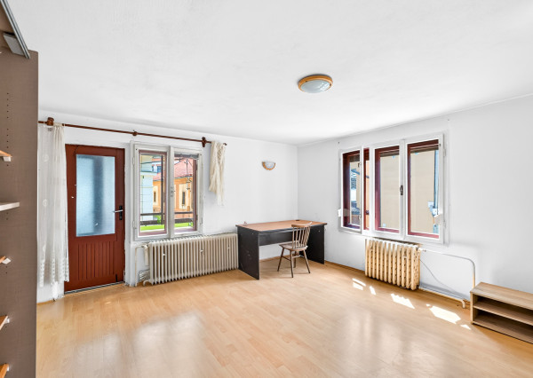Rozsiahly rodinný dom s garážou + útulný apartmán Gelnica 🏡