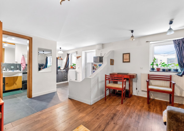 Rozsiahly rodinný dom s garážou + útulný apartmán Gelnica 🏡