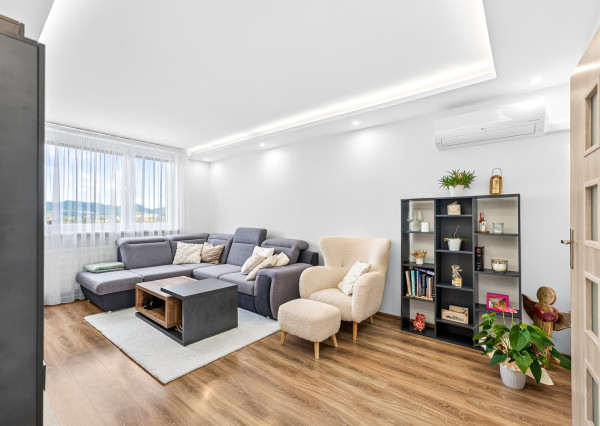 Rezervovaný 3i byt, 68m2, rekonštrukcia, výhľady - Nemšová