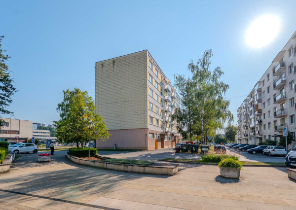 Priestranný 2-izbový byt v centre Považskej Bystrice, 67m2