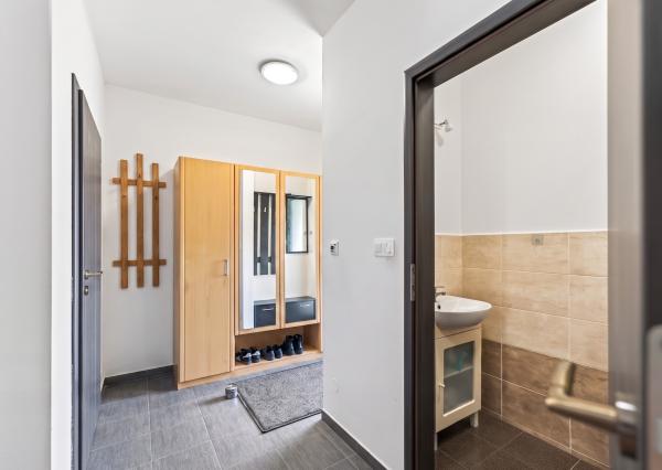 NA PREDAJ! Moderný 5-izbový dom so záhradou, Stupava