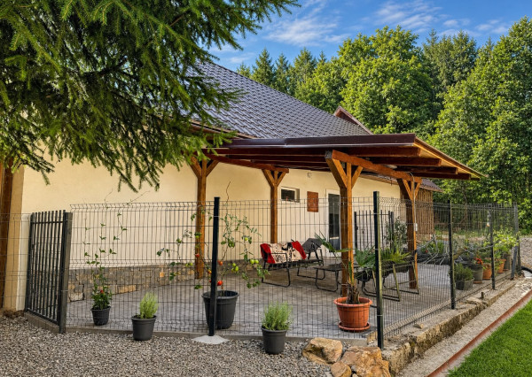 Dom na samote obklopený lesom - Horná Súča, okres Trenčín