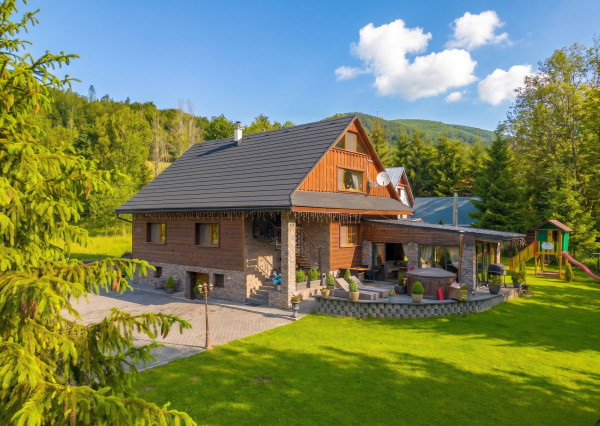 Na predaj rodinný dom Vychylovka / Apartmánový dom, 1023m2
