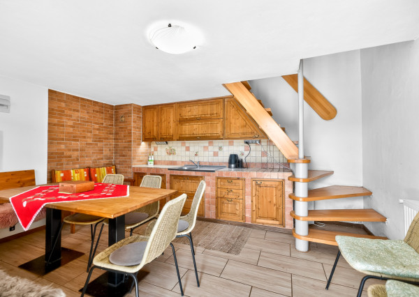 Útulná chatka s pozemkom 711 m² v Nemšovej – Ľuborča