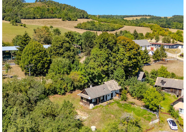Pôvodná drevenica v prírodnom prostredí - Púchov, Hoštiná