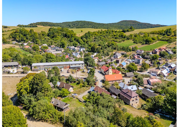 Pôvodná drevenica v prírodnom prostredí - Púchov, Hoštiná