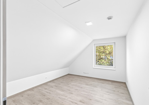 Nadštandardný 5-izbový dom s garážou a pozemkom 1 300 m²