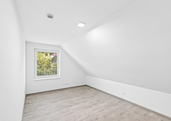 Nadštandardný 5-izbový dom s garážou a pozemkom 1 300 m²