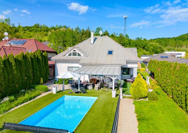Priestranná vila pre rodinný život aj oddych – Zamarovce