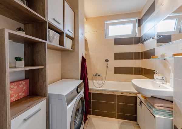 Na predaj krásny 2i byt po rekonštrukcii, 47m2, Devínska n/V