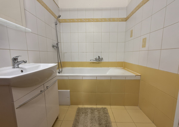 4-IZBOVÝ BYT S BALKÓNOM | PETRŽALKA – HUMENSKÉ NÁMESTIE