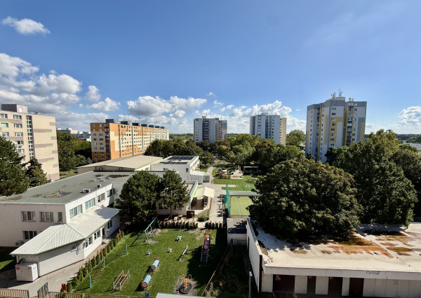 4-IZBOVÝ BYT S BALKÓNOM | PETRŽALKA – HUMENSKÉ NÁMESTIE