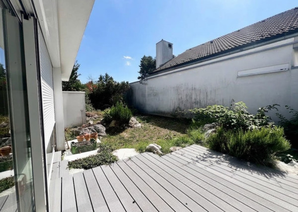NA PREDAJ! Výnimočný rodinný dom v Dúbravke, na ul. J.Hronca