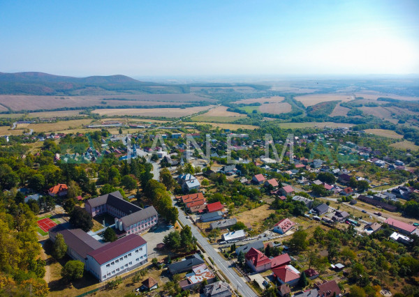 Rodinný dom, 4 izby, pozemok 825m2, IS, Slanec