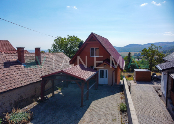 Rodinný dom, 4 izby, pozemok 825m2, IS, Slanec
