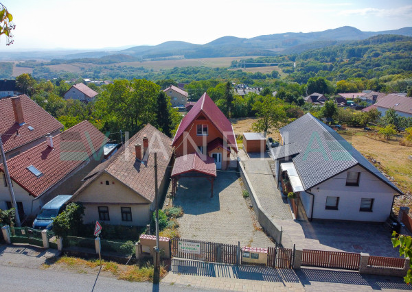 Rodinný dom, 4 izby, pozemok 825m2, IS, Slanec