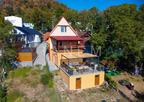 Rodinný dom, 4 izby, pozemok 825m2, IS, Slanec