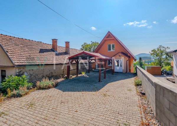 Rodinný dom, 4 izby, pozemok 825m2, IS, Slanec