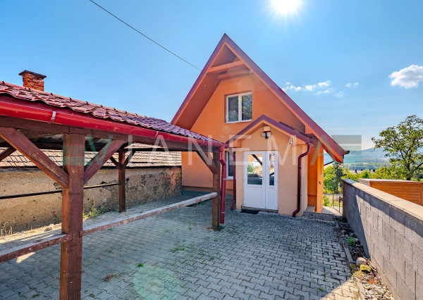 Rodinný dom, 4 izby, pozemok 825m2, IS, Slanec