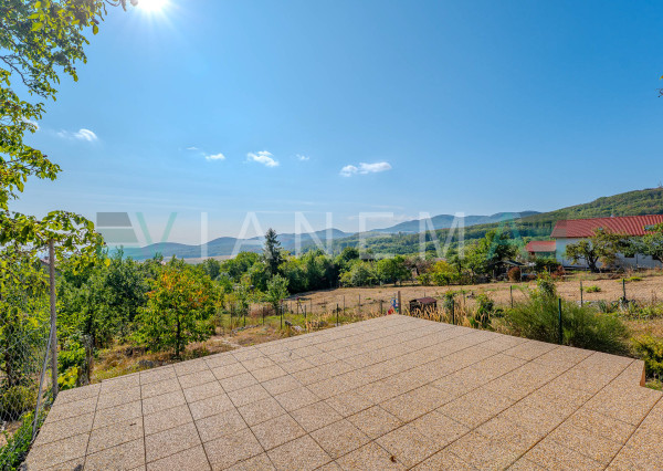Rodinný dom, 4 izby, pozemok 825m2, IS, Slanec