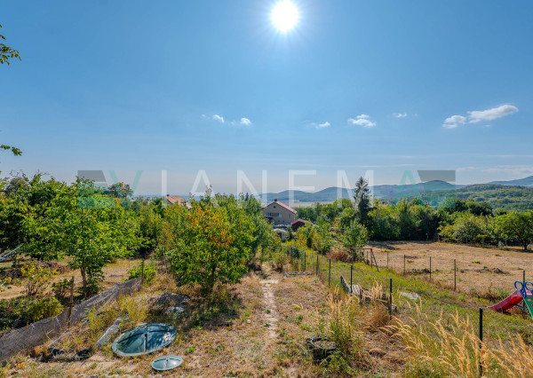 Rodinný dom, 4 izby, pozemok 825m2, IS, Slanec