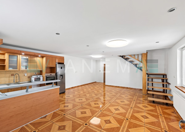 Rodinný dom, 4 izby, pozemok 825m2, IS, Slanec