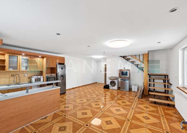 Rodinný dom, 4 izby, pozemok 825m2, IS, Slanec