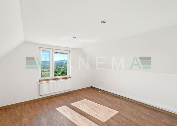 Rodinný dom, 4 izby, pozemok 825m2, IS, Slanec