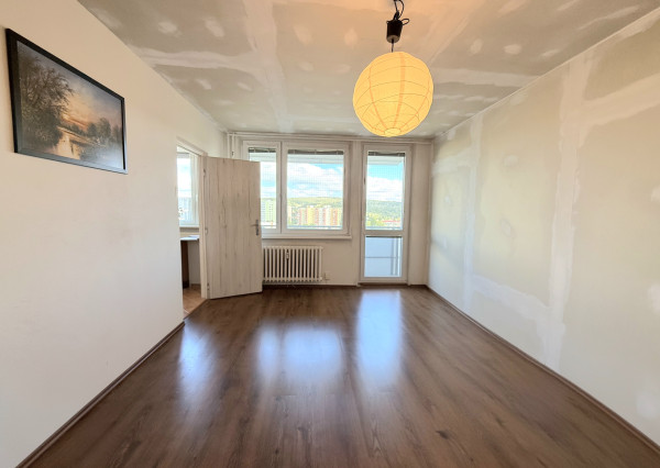 NA PREDAJ 1-IZBOVÝ BYT S BALKÓNOM BRATISLAVA-DÚBRAVKA