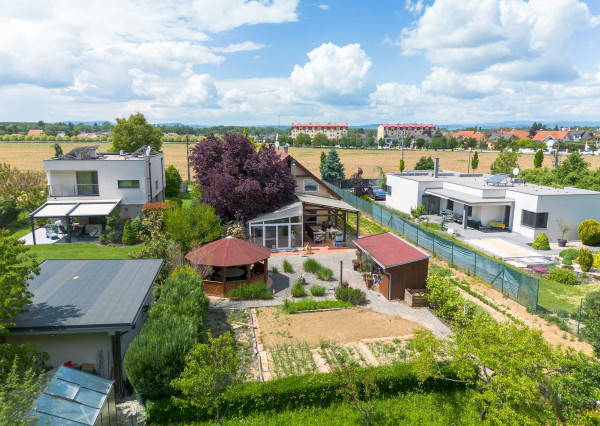 Dom pod lesom | Moravany n/V | 250 m² | pozemok 1 800 m²