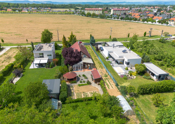 Dom pod lesom | Moravany n/V | 250 m² | pozemok 1 800 m²