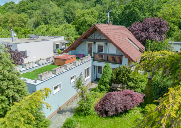 Dom pod lesom | Moravany n/V | 250 m² | pozemok 1 800 m²