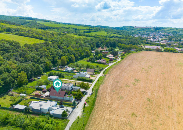 Dom pod lesom | Moravany n/V | 250 m² | pozemok 1 800 m²