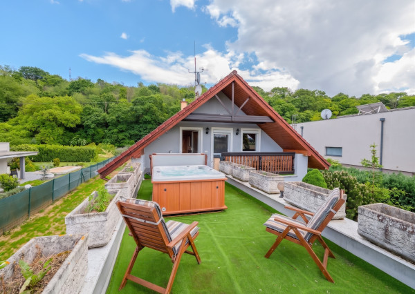 Dom pod lesom | Moravany n/V | 250 m² | pozemok 1 800 m²