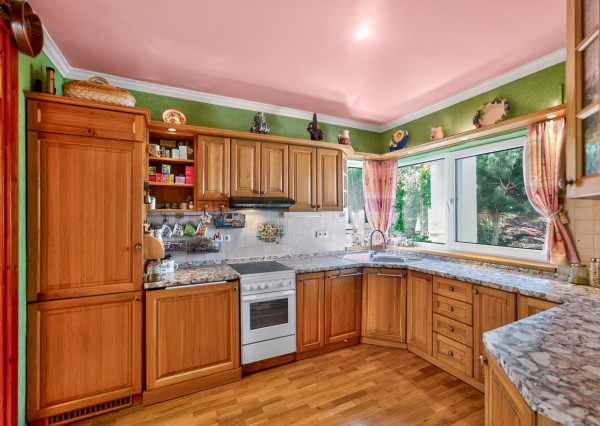 Dom pod lesom | Moravany n/V | 250 m² | pozemok 1 800 m²