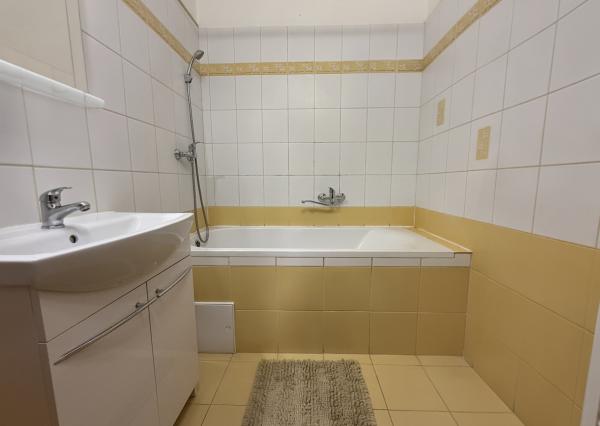 4-IZBOVÝ BYT S BALKÓNOM | PETRŽALKA – HUMENSKÉ NÁMESTIE