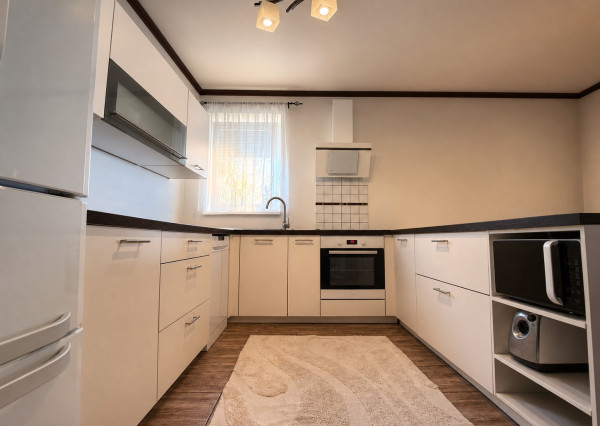 NA PREDAJ! dvojgeneračný 6-izbový RD, Kútniky Kolónia