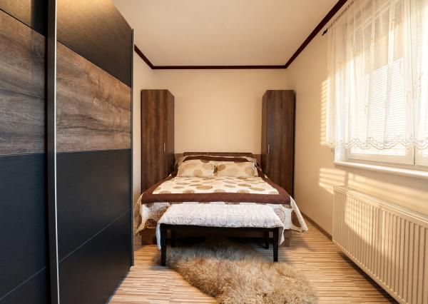 NA PREDAJ! dvojgeneračný 6-izbový RD, Kútniky Kolónia