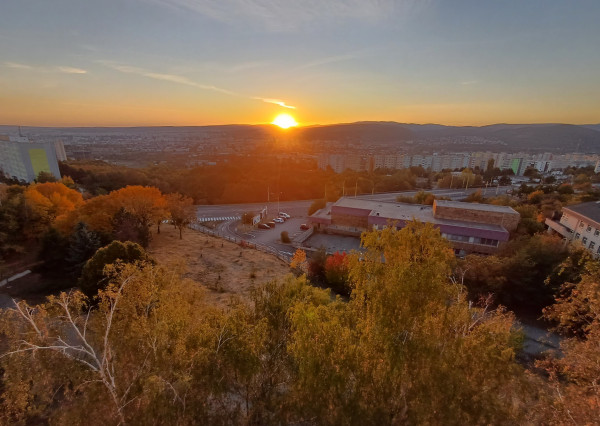 🌆 Veľkorysý 2-izbový byt s výhľadom na celé Košice