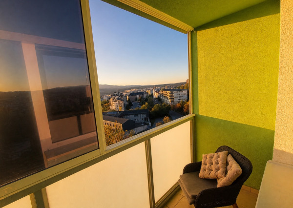 🌆 Veľkorysý 2-izbový byt s výhľadom na celé Košice