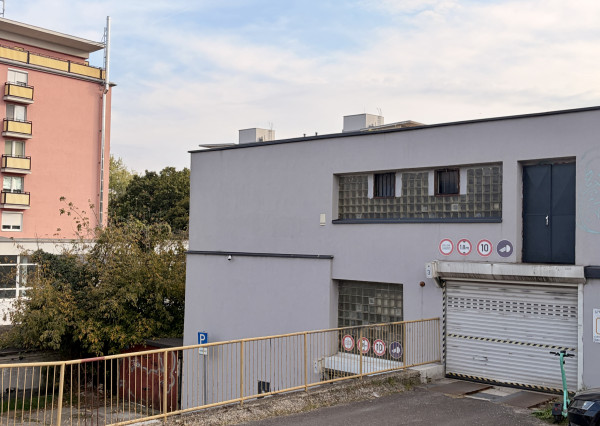 Garáž na predaj v garážovom dome, BA Pionierska