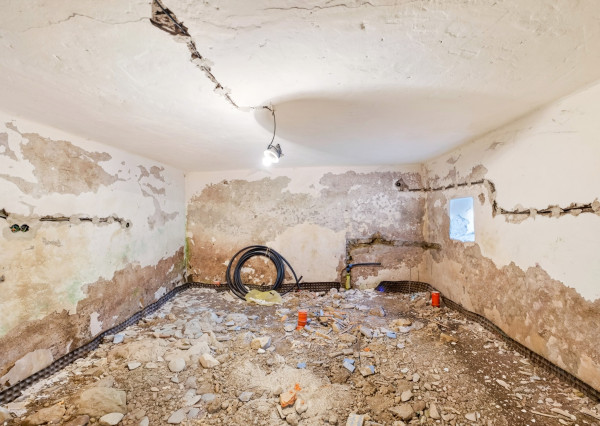 Praktický 3 izbový rodinný dom na dokončenie | Víťaz 🏡