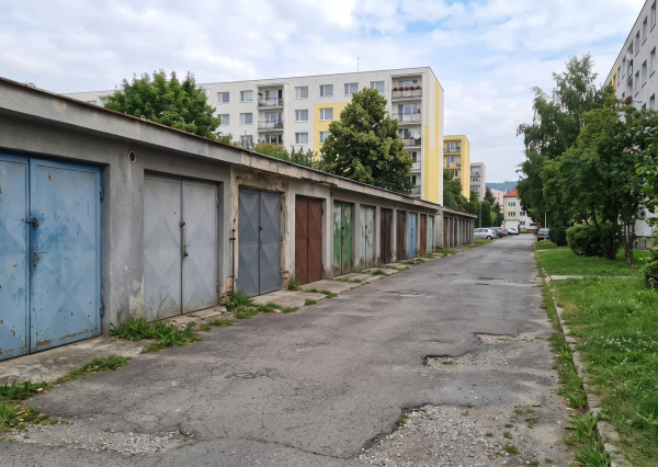 GARÁŽ – Zvolen, ulica A. Hlinku a blízke okolie