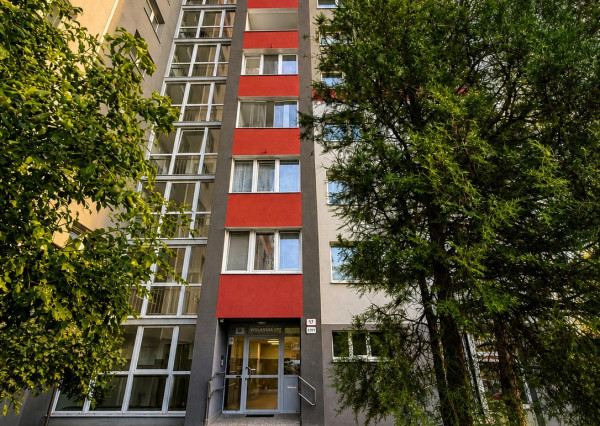 Na predaj 3-izbový byt s loggiou po rekonštrukcii, Petržalka
