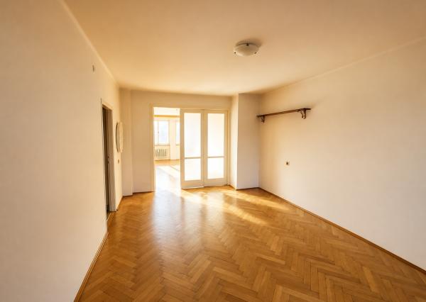 Priestranný 3i byt priamo oproti Tipos aréne v Ružinove!