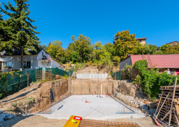 Na predaj 5i rozostavaný dom, dvojgaráž, projekt, Bratislava