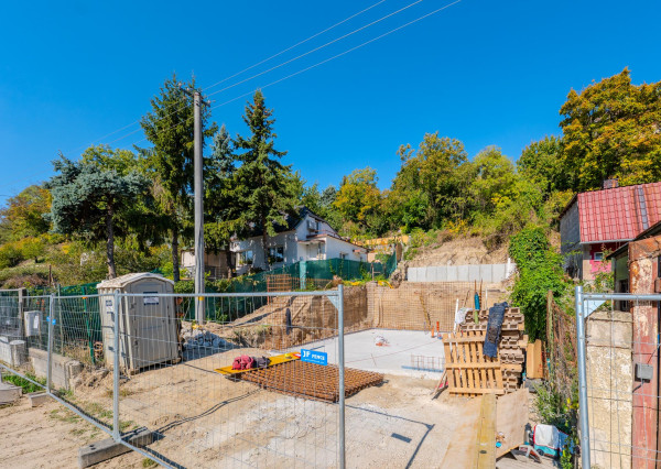 Na predaj 5i rozostavaný dom, dvojgaráž, projekt, Bratislava